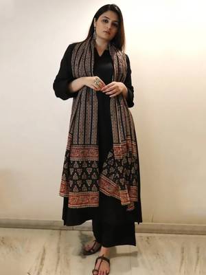 Black viscose chanderi beautiful plain top-bottom with printed dupatta kurta pant set 2