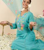 Women Floral Embroidered Thread Work Kurta with Trousers & With Dupatta