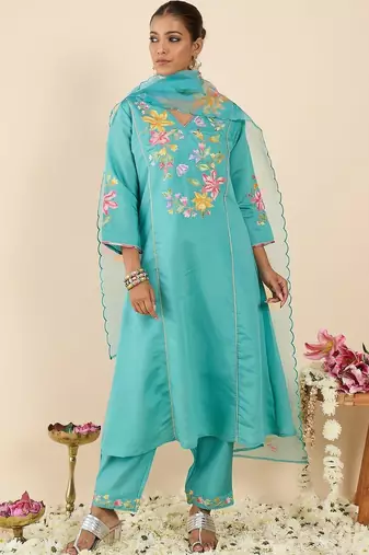 Women Floral Embroidered Thread Work Kurta with Trousers & With Dupatta
