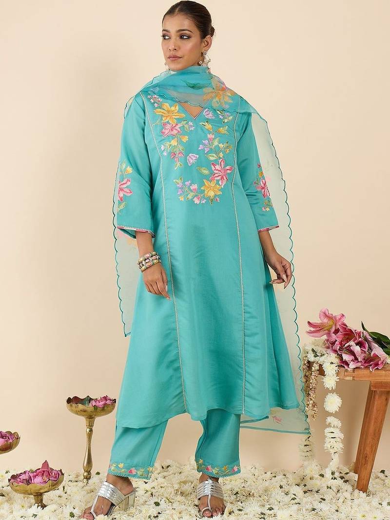 Women Floral Embroidered Thread Work Kurta with Trousers & With Dupatta