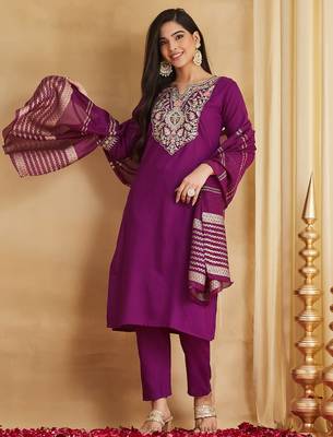 Magenta viscose rayon heavy thread embroidery with woven dupatta kurta pant set 3