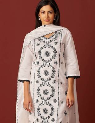 Ethnic Motifs Embroidered Thread Work Kurta with Trousers & Dupatta 1