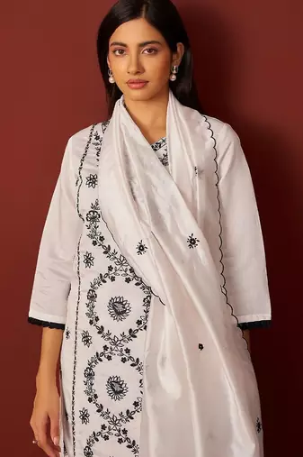 Ethnic Motifs Embroidered Thread Work Kurta with Trousers & Dupatta