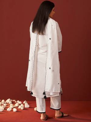 Ethnic Motifs Embroidered Thread Work Kurta with Trousers & Dupatta 4