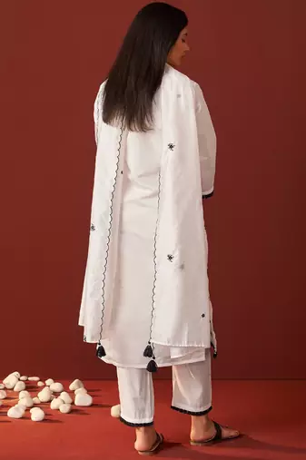 Ethnic Motifs Embroidered Thread Work Kurta with Trousers & Dupatta