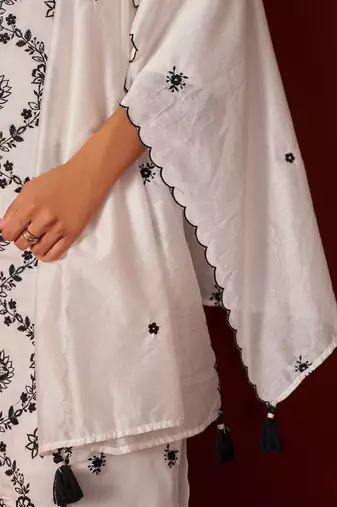 Ethnic Motifs Embroidered Thread Work Kurta with Trousers & Dupatta