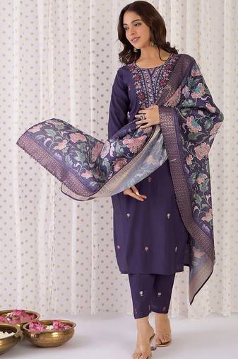 Women Floral Embroidered Thread Work Kurta with Trousers & With Dupatta
