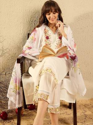 Women Floral Embroidered Thread Work Kurta with Trousers & With Dupatta 1