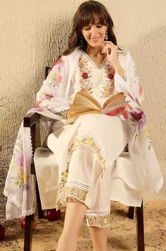 Women Floral Embroidered Thread Work Kurta with Trousers & With Dupatta