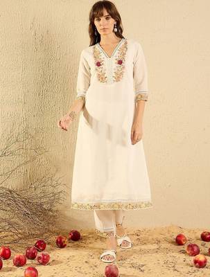 Women Floral Embroidered Thread Work Kurta with Trousers & With Dupatta 6