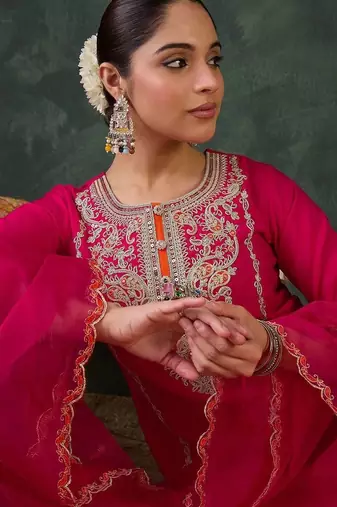 Women Ethnic Motifs Embroidered Thread Work Kurta with Trousers & With Dupatta