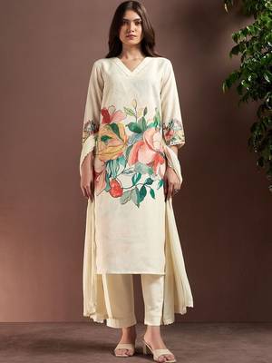 Women Floral Printed Kurta with Trousers & With Dupatta 1