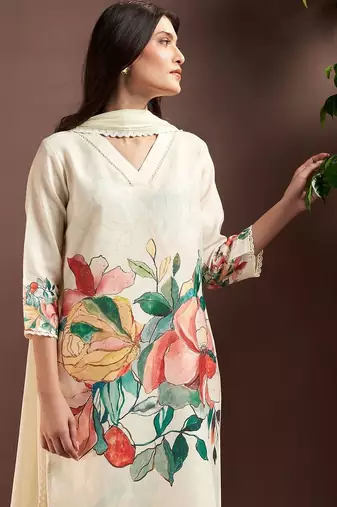 Women Floral Printed Kurta with Trousers & With Dupatta