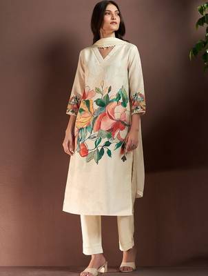 Women Floral Printed Kurta with Trousers & With Dupatta 3