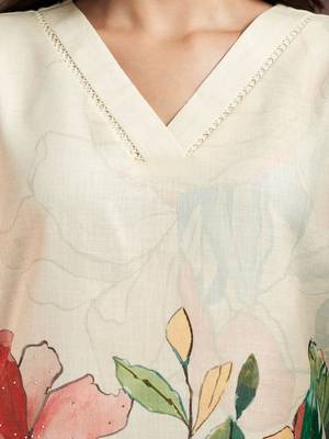 Women Floral Printed Kurta with Trousers & With Dupatta 5