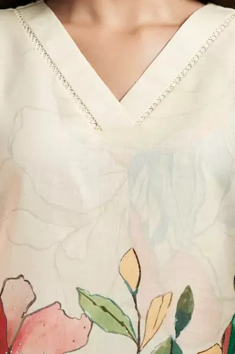 Women Floral Printed Kurta with Trousers & With Dupatta