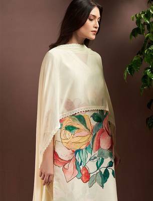 Women Floral Printed Kurta with Trousers & With Dupatta 6