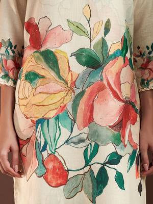 Women Floral Printed Kurta with Trousers & With Dupatta 7