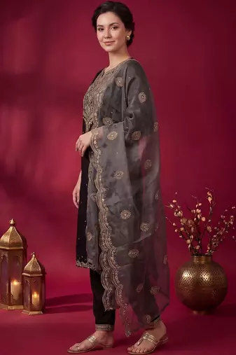 Women Ethnic Motifs Embroidered Kurta with Trousers & With Dupatta