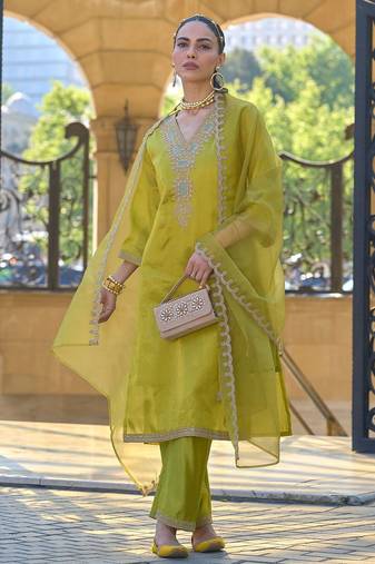 Women Ethnic Motifs Embroidered Kurta with Trousers & With Dupatta