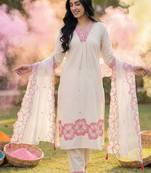 Women Floral Embroidered Thread Work Cotton Kurta with Trousers & With Dupatta