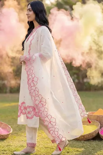 Women Floral Embroidered Thread Work Cotton Kurta with Trousers & With Dupatta