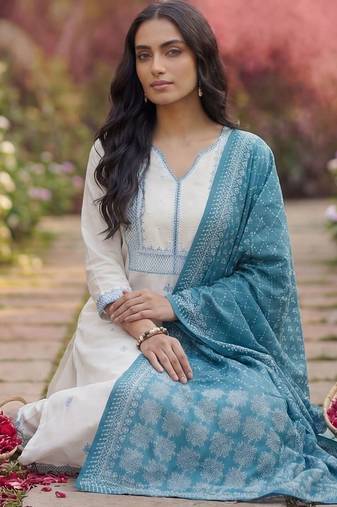 Women Ethnic Motifs Embroidered Thread Work Cotton Kurta with Trousers & With Dupatta
