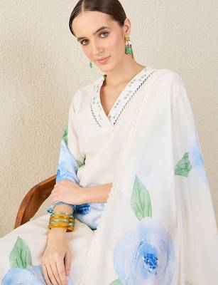 Women Floral Printed Sequinned Linen Kurta with Trousers & Dupatta 2