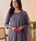 Women Floral Embroidered Thread Work Kurta with Trousers & With Dupatta