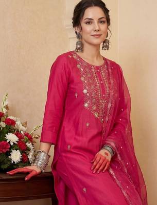 Women Floral Embroidered Thread Work Kurta with Trousers & With Dupatta 2