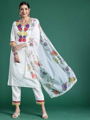 Women Floral Embroidered Patchwork Kurta with Trousers & With Dupatta 5