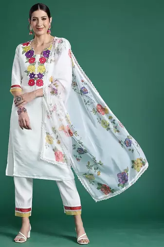 Women Floral Embroidered Patchwork Kurta with Trousers & With Dupatta