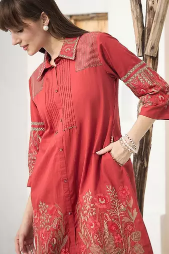 Women Floral Embroidered Thread Work Cotton Kurta with Trousers