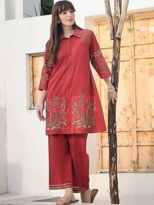 Women Floral Embroidered Thread Work Cotton Kurta with Trousers 3