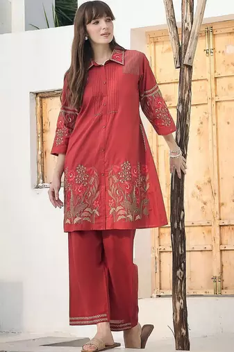 Women Floral Embroidered Thread Work Cotton Kurta with Trousers