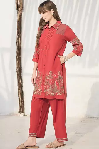Women Floral Embroidered Thread Work Cotton Kurta with Trousers