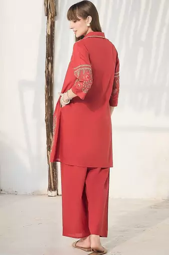 Women Floral Embroidered Thread Work Cotton Kurta with Trousers