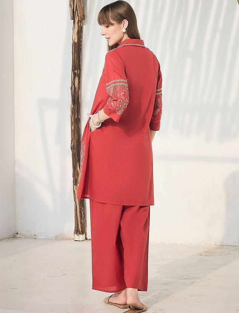Women Floral Embroidered Thread Work Cotton Kurta with Trousers