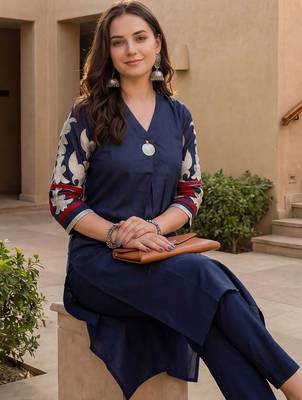 Women Embroidered Pleated Thread Work Cotton Kurta with Trousers 1