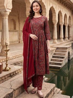 Women Ethnic Motifs Printed Empire Cotton Kurta with Trousers & With Dupatta 5