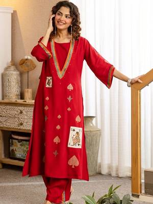 Women Ethnic Motifs Embroidered Thread Work Kurta with Trousers 1