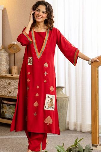 Women Ethnic Motifs Embroidered Thread Work Kurta with Trousers