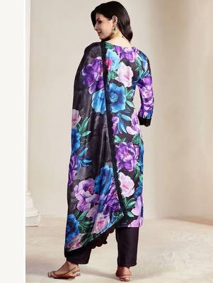 Women Floral Embroidered Empire Thread Work Kurta with Trousers & With Dupatta 3