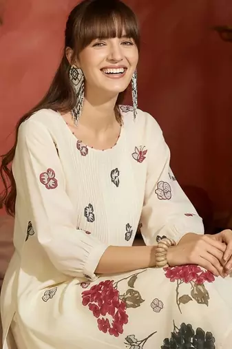 Women Floral Printed Beads and Stones Cotton Kurta with Trousers