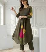 Women Floral Printed Pleated Cotton Kurta with Trousers