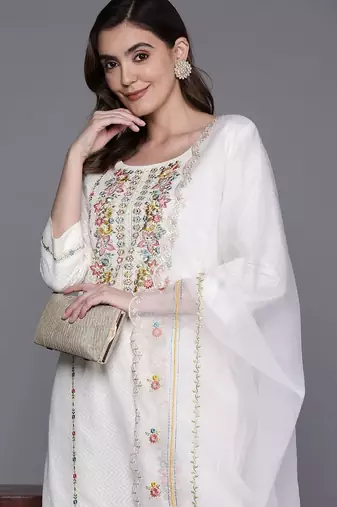 Women Floral Embroidered Thread Work Cotton Kurta with Trousers & With Dupatta