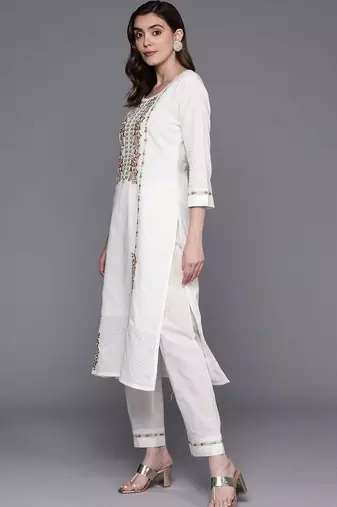 Women Floral Embroidered Thread Work Cotton Kurta with Trousers & With Dupatta