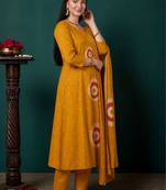 Women Leheriya Printed Cotton Kurta with Trousers & With Dupatta