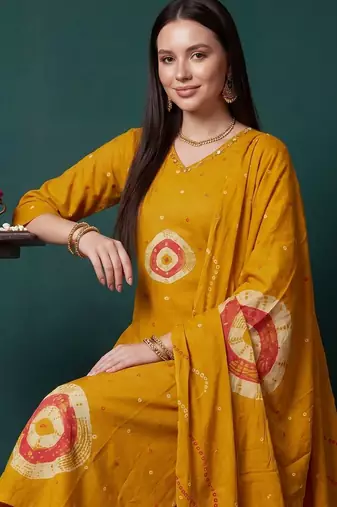 Women Leheriya Printed Cotton Kurta with Trousers & With Dupatta