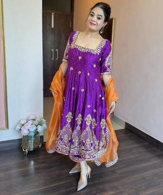 Purple silk blend embroidered flared gown set 3